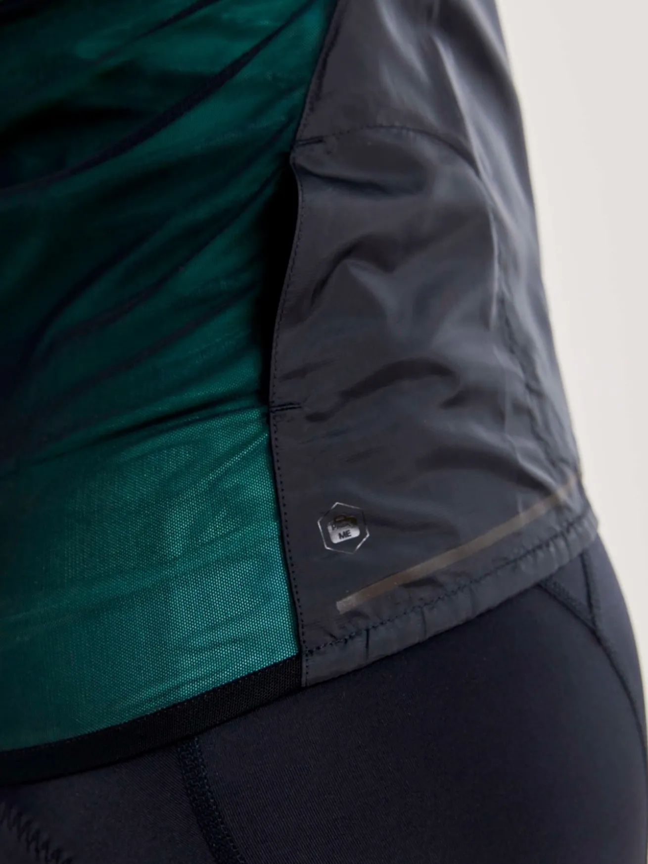 ADV Essence Light Wind Vest W