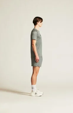 CORE Essence Shorts 2 M
